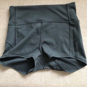 Lululemon In Movement high-rise short 2.5” size 6